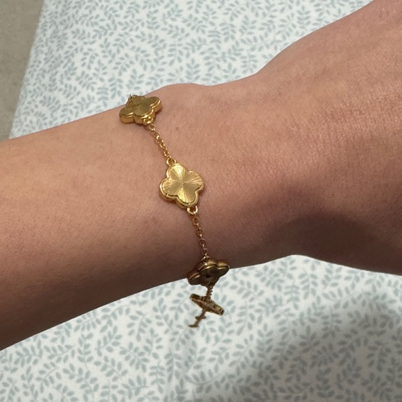 Jewelry - Gold Floral Clover Chain Bracelet - Women Jewelry